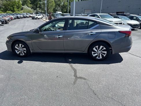 Used 2024 Nissan Altima 2.5 S FWD image 6