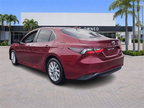 Used 2021 Toyota Camry LE image 5