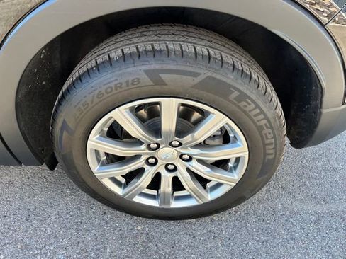 Used 2021 Cadillac XT4 Premium Luxury image 18