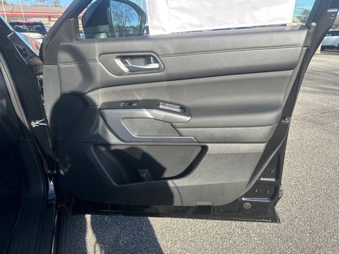 New 2026 Nissan Pathfinder SL image 14