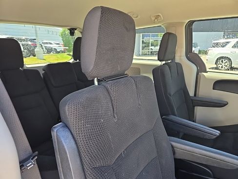 Used 2019 Dodge Grand Caravan SE FWD image 30