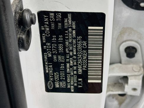 Used 2025 Hyundai Venue SEL FWD image 12