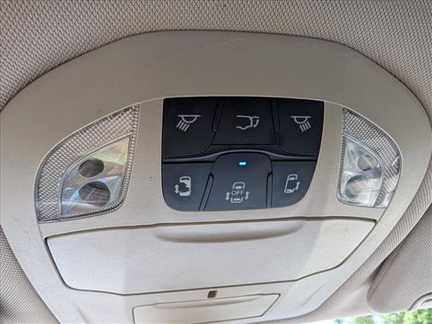 Used 2020 Chrysler Voyager Lxi FWD image 40
