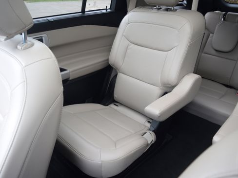 Used 2023 Ford Explorer Limited w/ Limited Technology Package image 15