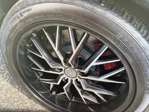 Used 2017 Dodge Challenger R/T RWD image 10