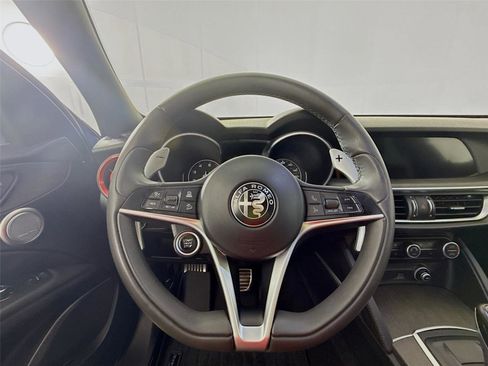Used 2018 Alfa Romeo Stelvio Ti Sport image 8