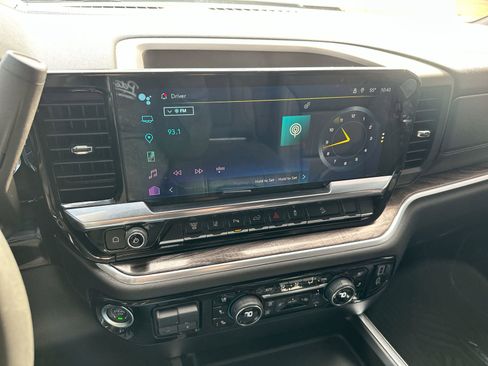 Used 2025 Chevrolet Silverado 2500 LTZ w/ LTZ Premium Package image 16