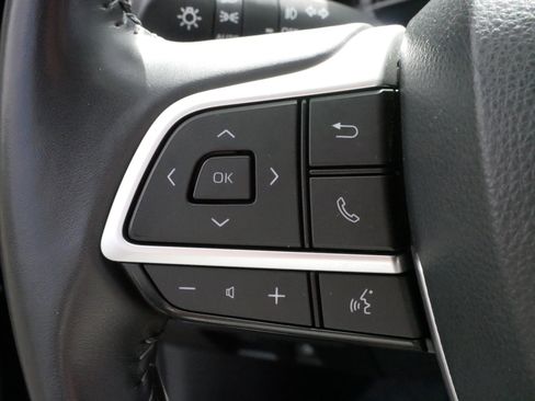 Certified 2024 Toyota Highlander XLE image 26