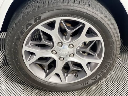 Used 2020 Jeep Grand Cherokee Overland RWD image 11
