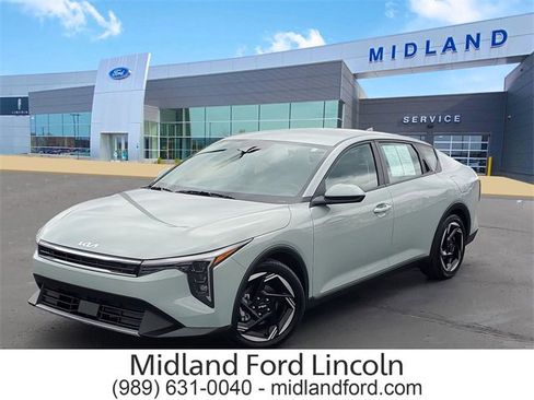 Used 2025 Kia K4 EX image 1