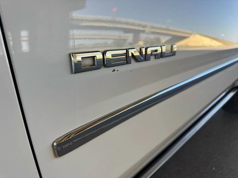 Used 2019 GMC Yukon Denali w/ Denali Ultimate Package image 9