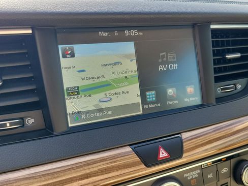 Used 2017 Kia Cadenza Technology image 22