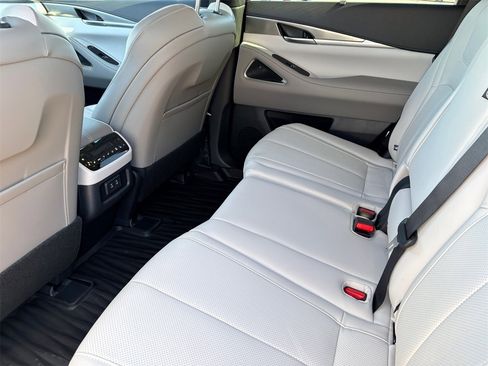 New 2026 INFINITI QX60 Luxe image 23