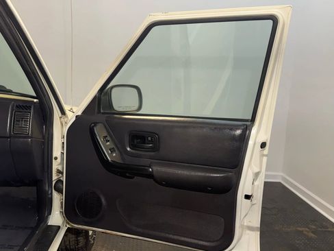 Used 2000 Jeep Cherokee SE image 22