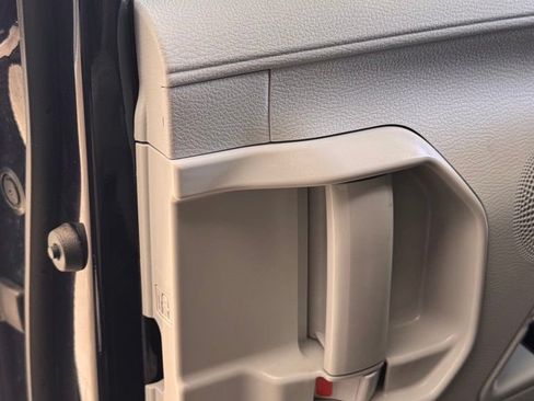 Used 2025 Toyota Sienna XLE AWD/4WD image 29