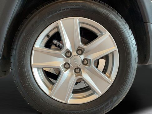 Used 2022 Jeep Compass Latitude FWD image 39