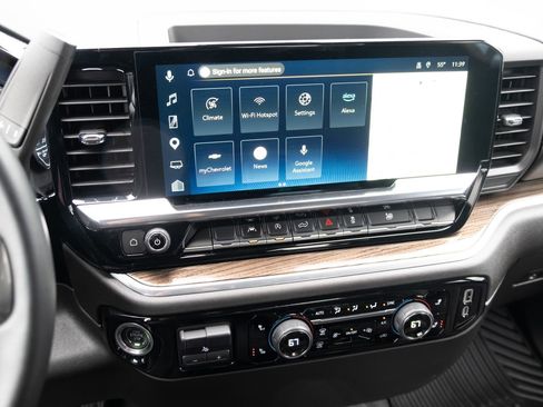 Used 2025 Chevrolet Silverado 1500 LT image 3