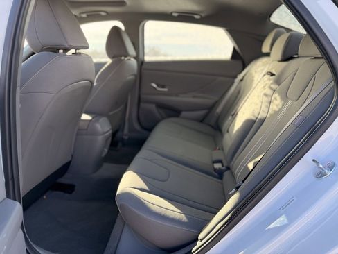 Used 2025 Hyundai Elantra SEL image 11