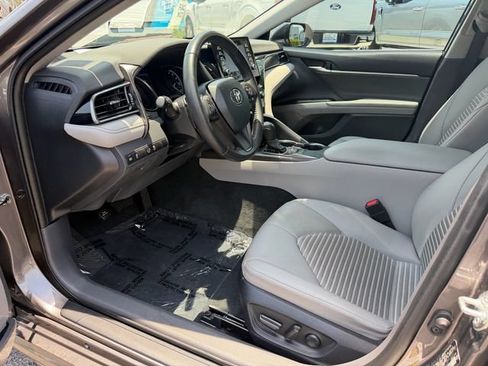 Used 2023 Toyota Camry SE FWD image 11