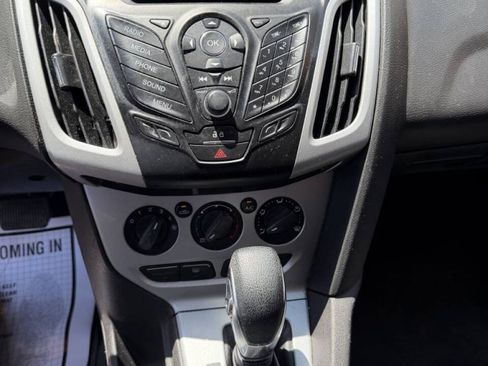 Used 2014 Ford Focus SE FWD image 14