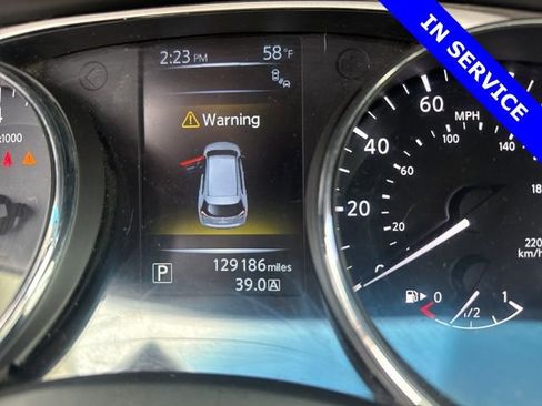 Used 2015 Nissan Rogue SV w/ SV Premium Package image 4