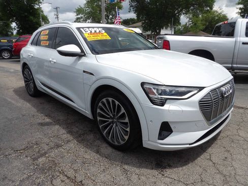 Used 2019 Audi e-tron Prestige w/ Prestige Package AWD/4WD image 3