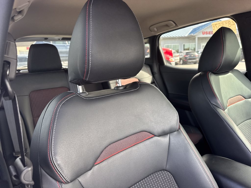 Used 2025 Nissan Kicks SR AWD/4WD image 24