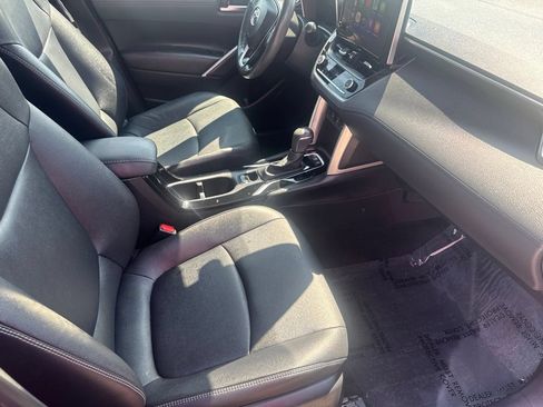 Used 2023 Toyota Corolla Cross XLE w/ Convenience Package AWD/4WD image 38