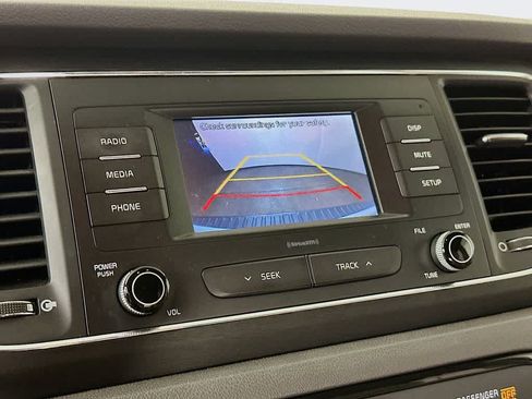 Used 2018 Kia Sedona L FWD image 27