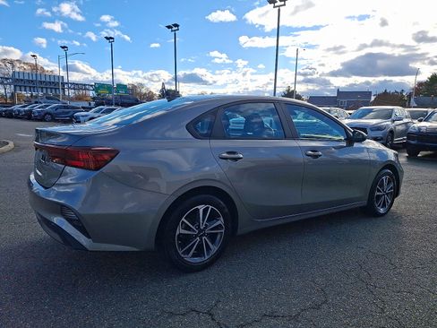 Used 2023 Kia Forte LXS image 4