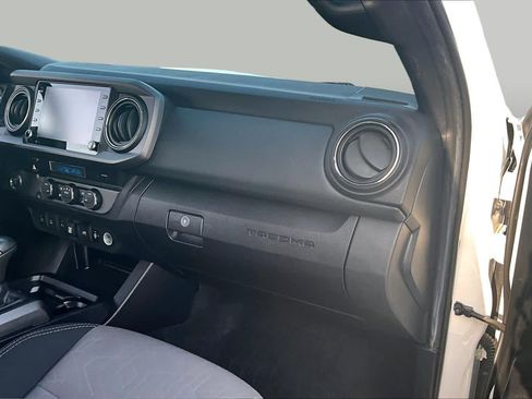 Used 2021 Toyota Tacoma TRD Sport w/ Technology Package RWD image 17