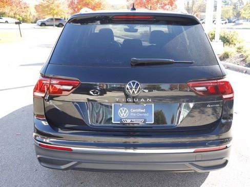 Used 2022 Volkswagen Tiguan SE image 6