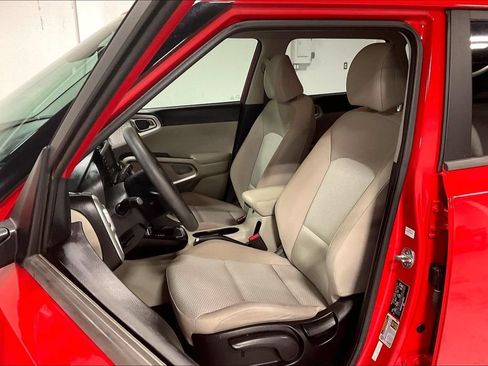 Used 2023 Kia Soul LX FWD image 31