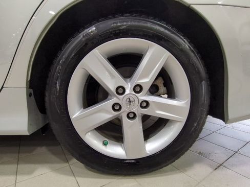 Used 2014 Toyota Camry SE w/ Leather Package image 17