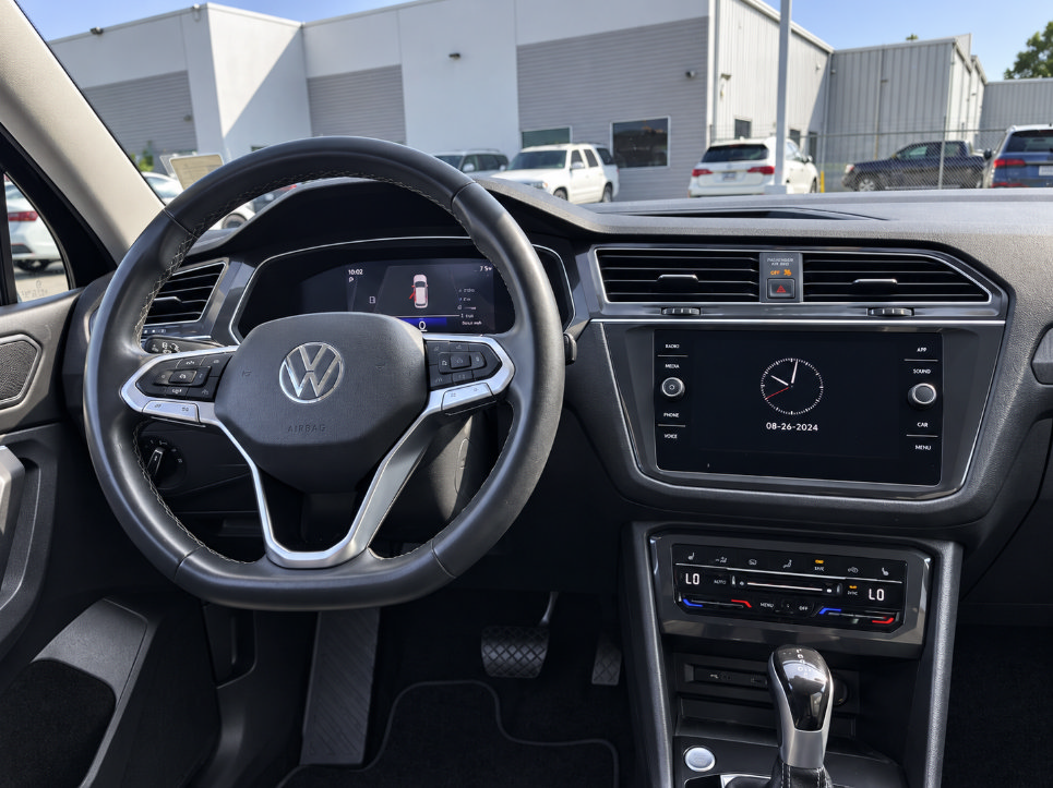 Certified 2023 Volkswagen Tiguan SE FWD image 11