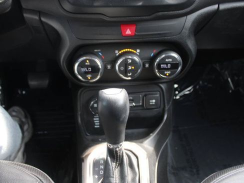 Used 2017 Jeep Renegade Trailhawk AWD/4WD image 18