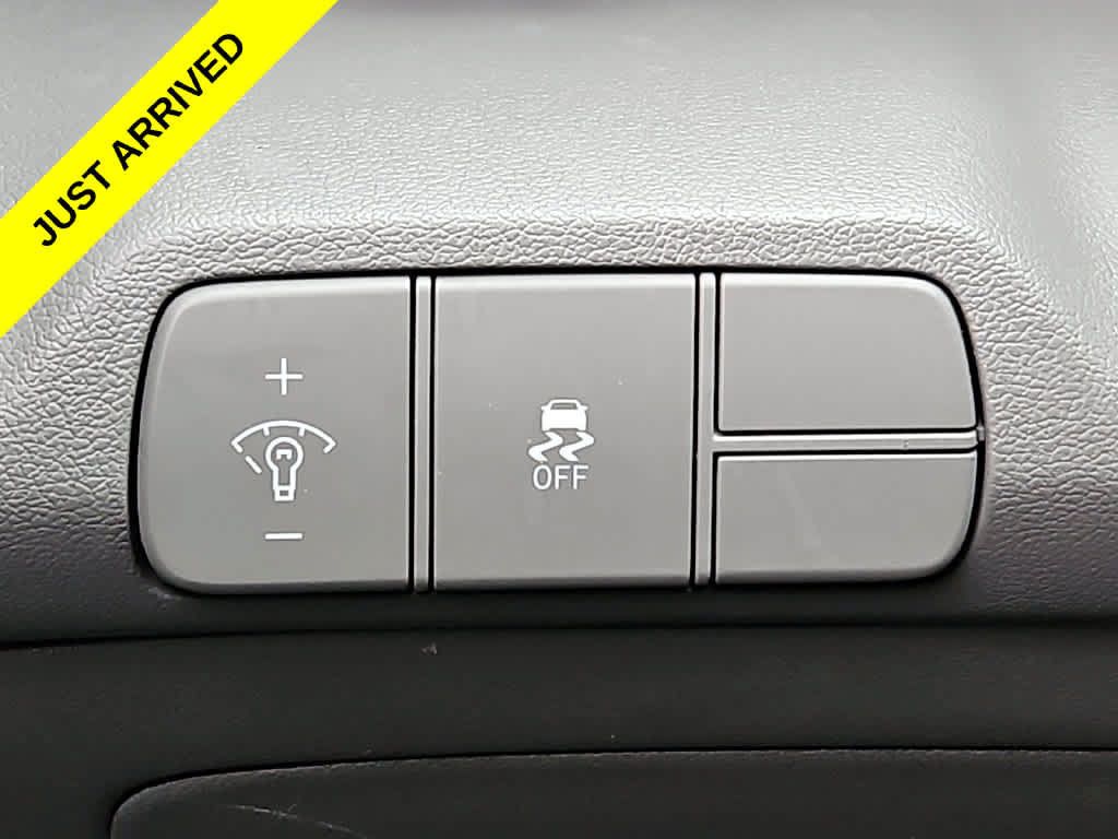 Used 2025 Hyundai Elantra SEL FWD image 24