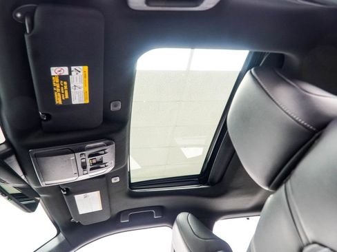 Used 2025 Toyota Highlander XSE AWD/4WD image 43