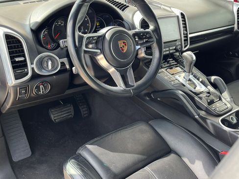 Used 2017 Porsche Cayenne Platinum Edition image 4