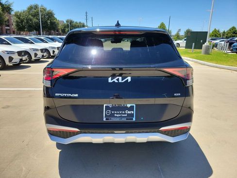 Used 2024 Kia Sportage LX AWD/4WD image 6