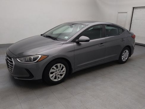 Used 2018 Hyundai Elantra SE image 2