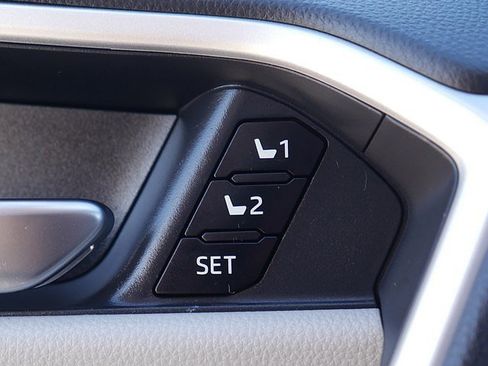 Used 2021 Toyota RAV4 XLE Premium image 25