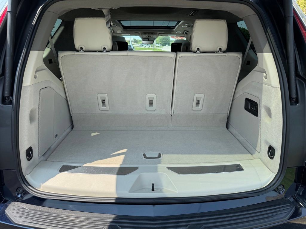 Certified 2023 Cadillac Escalade Premium Luxury Platinum w/ Heavy-Duty Trailer Package AWD/4WD image 30