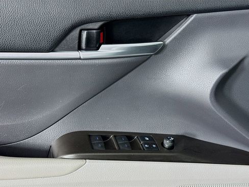 Used 2021 Toyota Camry LE image 19