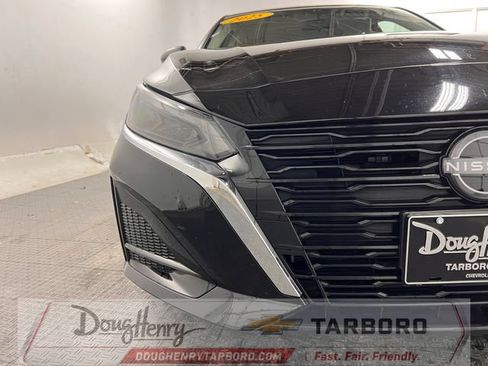 Used 2025 Nissan Altima 2.5 SV FWD image 11