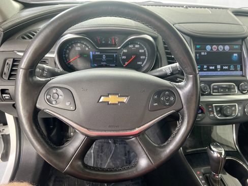 Used 2019 Chevrolet Impala LT w/ LT Convenience Package FWD image 11
