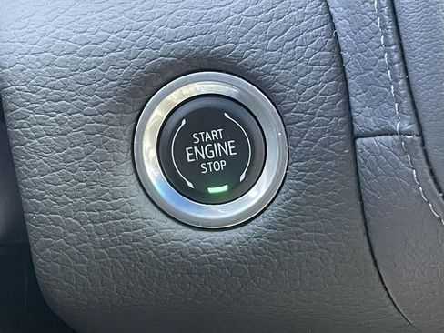 Used 2024 GMC Yukon Denali image 30