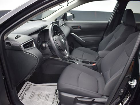 Used 2023 Toyota Corolla Cross LE AWD/4WD image 13