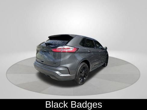 Used 2024 Ford Edge SE w/ Black Appearance Package image 7