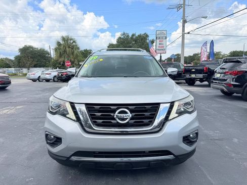 Used 2019 Nissan Pathfinder Platinum FWD image 2
